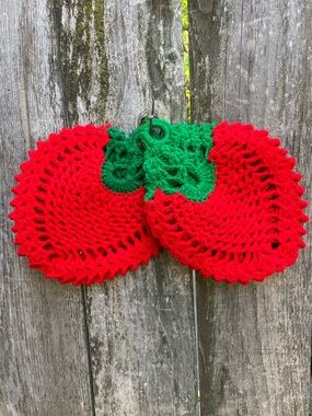 Vintage 70s Handmade Red & Green Crochet Strawberry Pot Holders